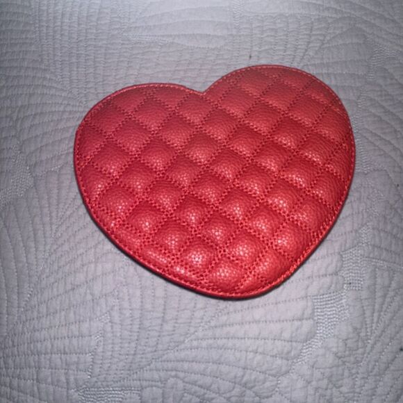 Red Heart Shaped Purse‎ Makeup Bag With Strap Charming Charlie - Picture 1 of 3